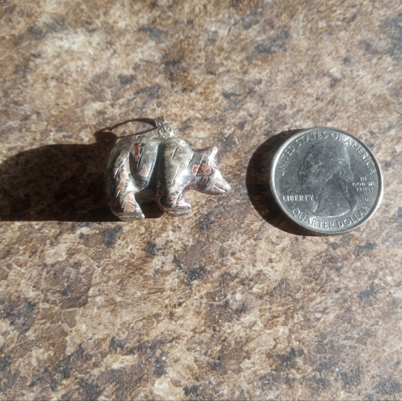 Leopard Jasper carved Bear with silver plated bale - Picture 4 of 9